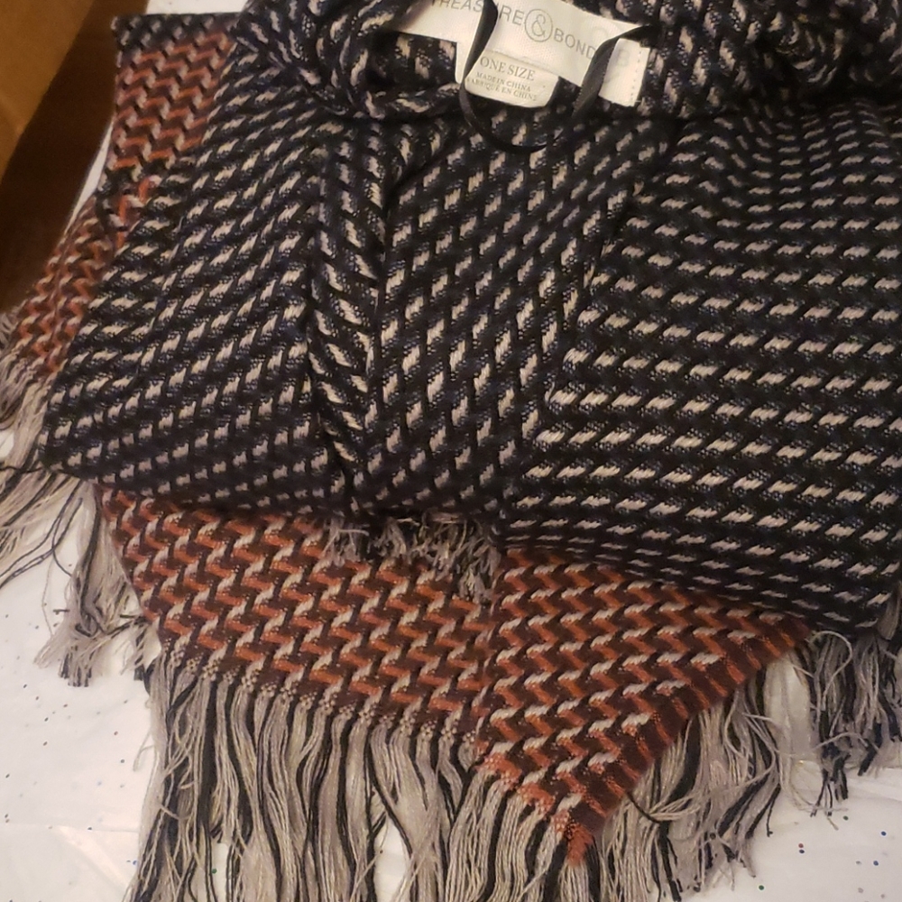 Treasure Bond Pancho, Wrap